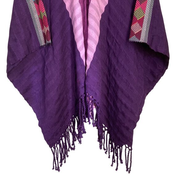 Purple V-Neck Poncho With Fringe Hem And Geometric Sleeve Accents - Picture 4 of 4